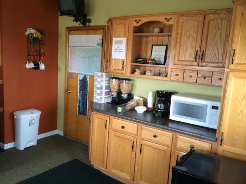 Hillcrest Motel - photo 5