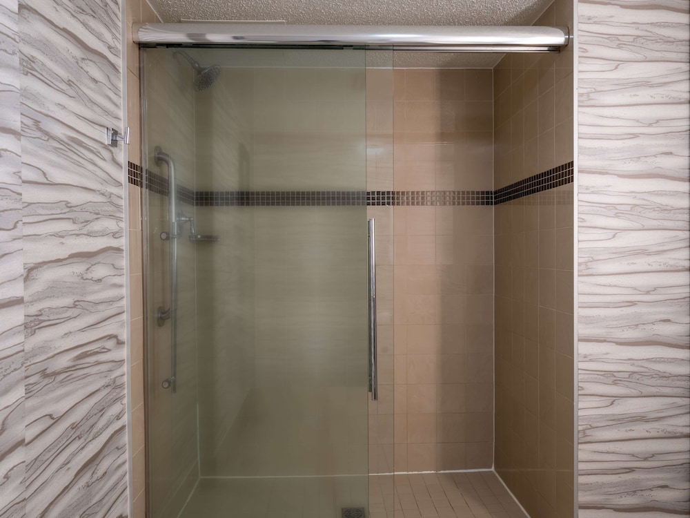 Embassy Suites by Hilton Baltimore Hunt Valley - photo 25