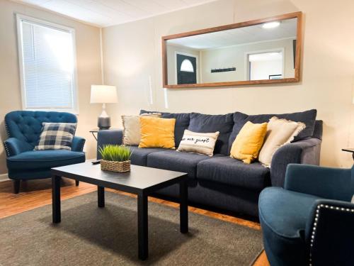 5 BR 10 Beds Sleeps 14 Large Off Street Parking — 4-Star Luxury Hotel in Indianapolis, United States