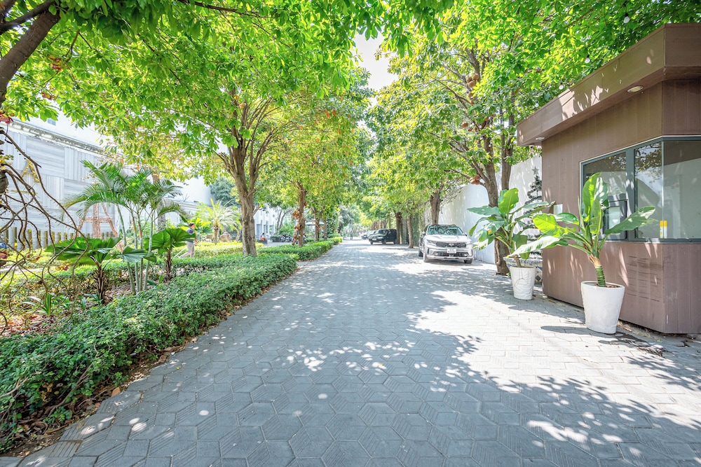 Cozrum Homes Sonata Residence — 4-Star Luxury Hotel in Ho Chi Minh City, Vietnam