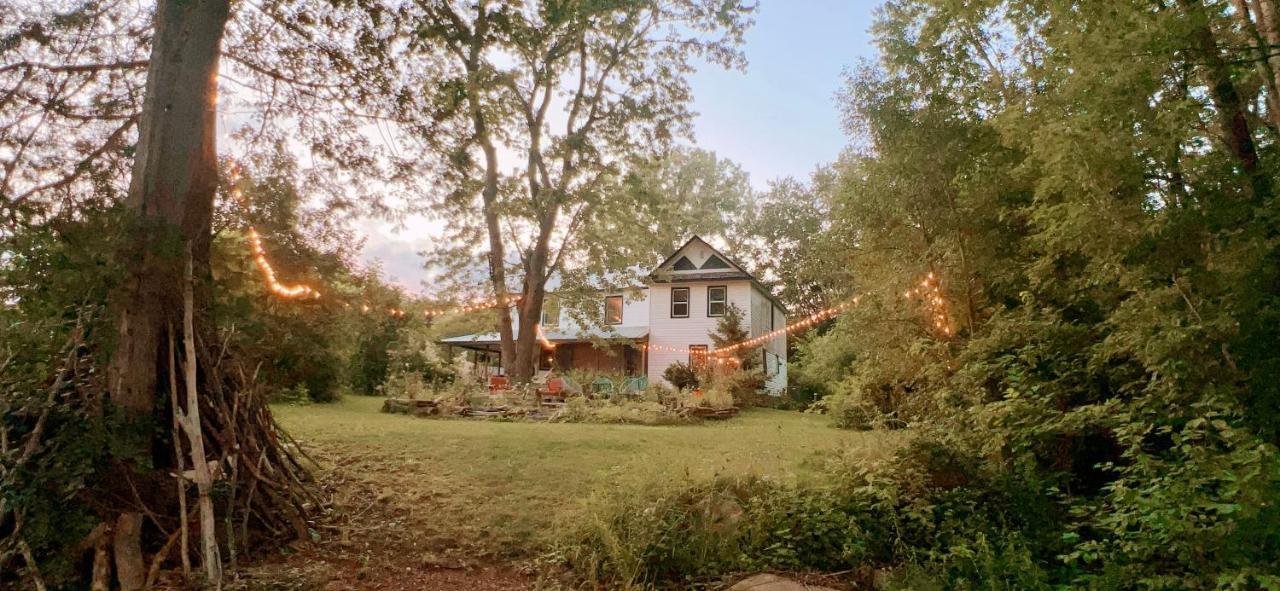 The River Farmhouse — 4-Star Luxury Hotel in Belleville, Canada
