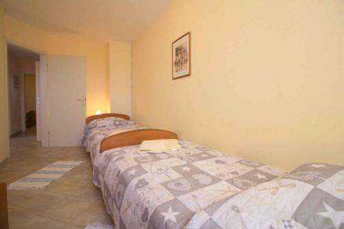 Idyllisches Apartment nur 250 Meter zum Strand mit Pool Meerblick Grillbereich Liegen — 4-Star Luxury Hotel in Porec, Croatia