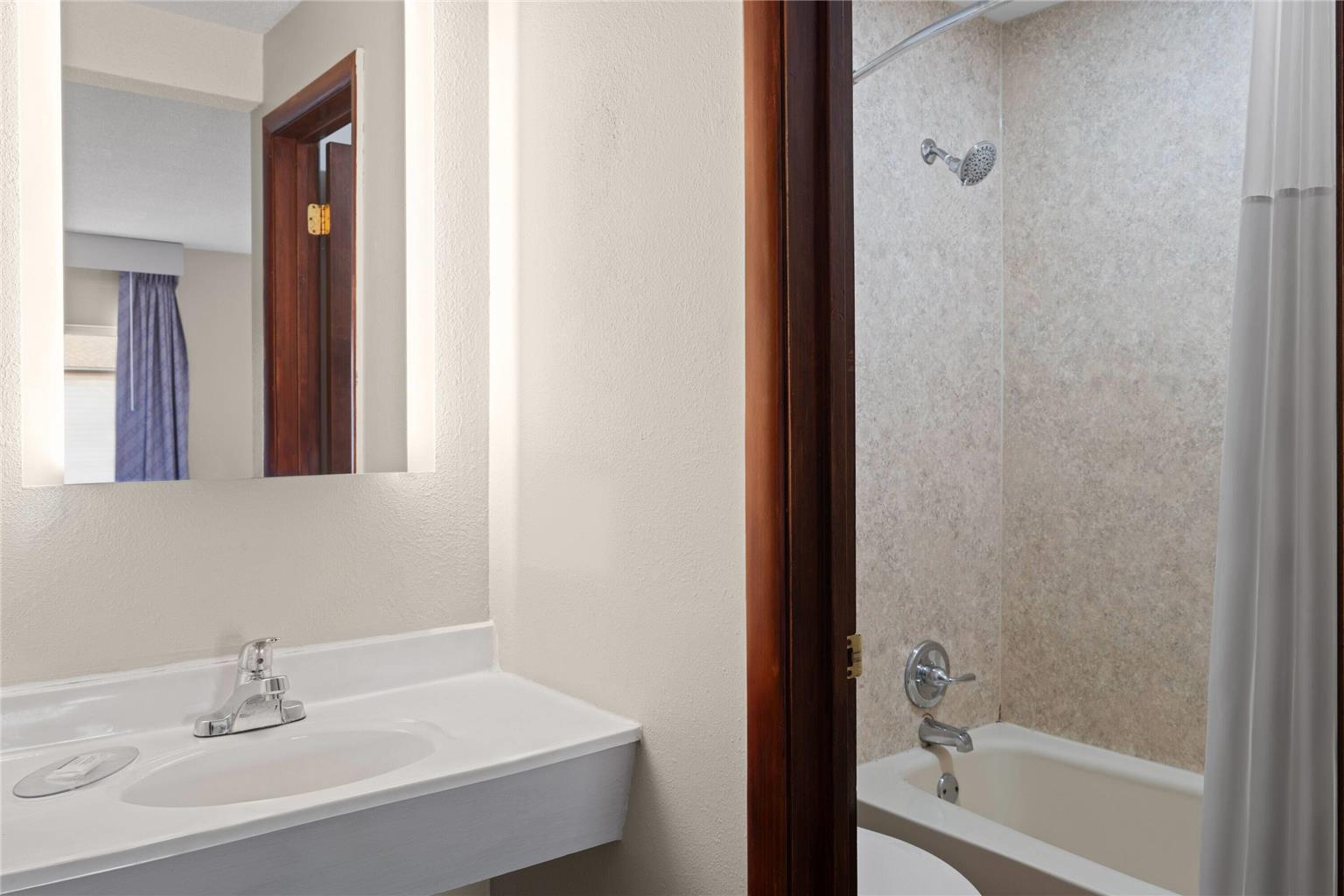 Days Inn by Wyndham Jamestown - photo 12