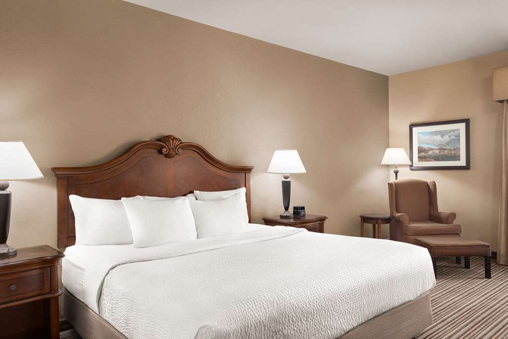La Quinta Inn & Suites by Wyndham Trinidad - photo 24
