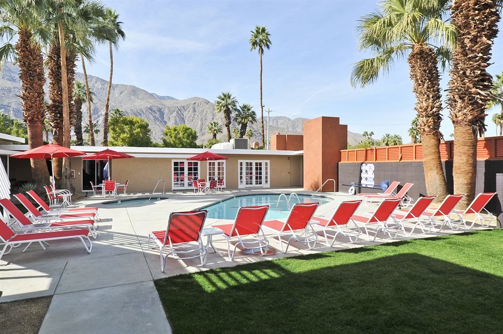 Bearfoot Inn Clothing Optional Hotel for Gay Men — 4-Star Luxury Hotel in Palm Springs, United States