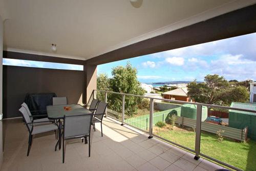 13 Elliot Ave Pets Negotiable BYO Linen — 4-Star Luxury Hotel in Hayborough, Australia