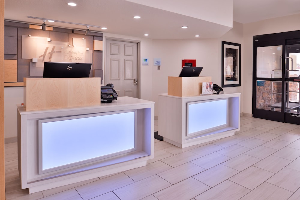 Holiday Inn Express Suites Farmington - photo 9