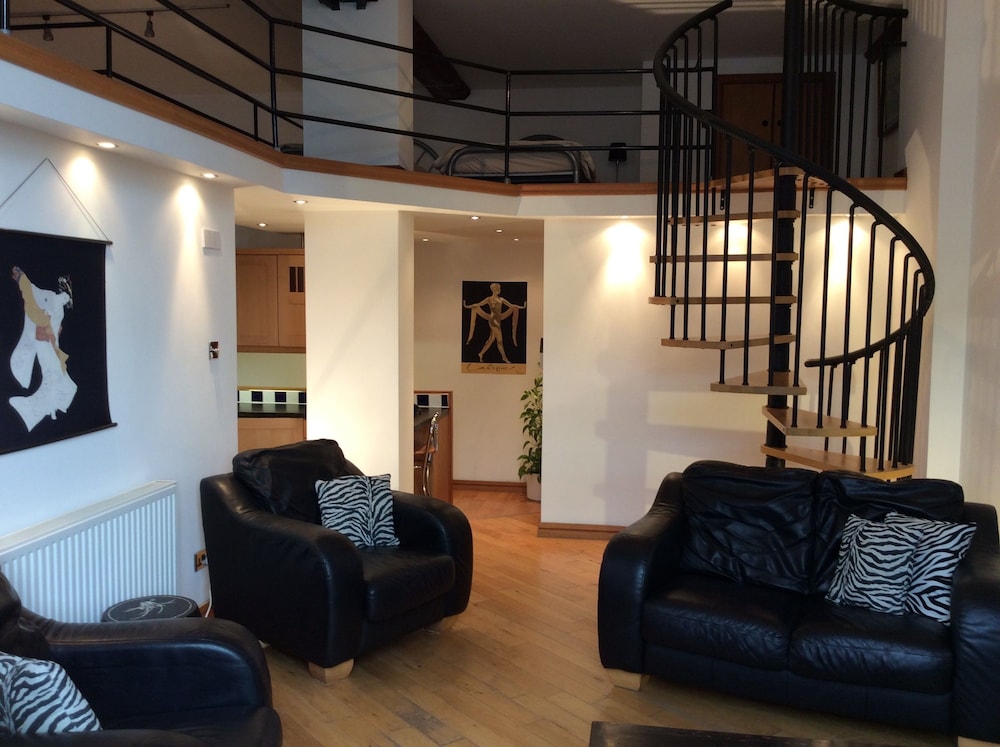 Trafalgar Warehouse Apartments — 4-Star Luxury Hotel in Liverpool, United Kingdom