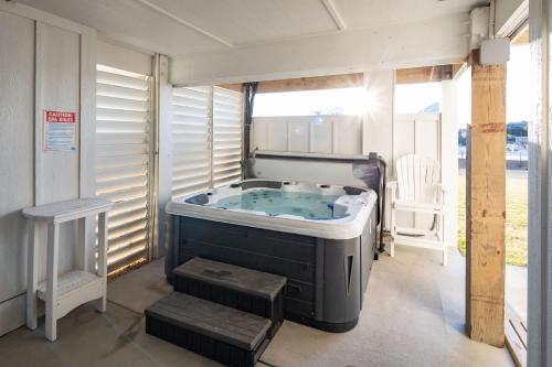 New Build with Rooftop Deck & Panoramic Ocean Views — Kill Devil Hills — photo 4