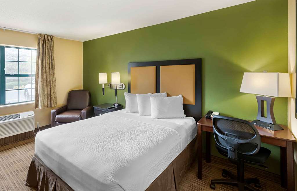 Extended Stay America Select Suites Milwaukee Waukesha - photo 8