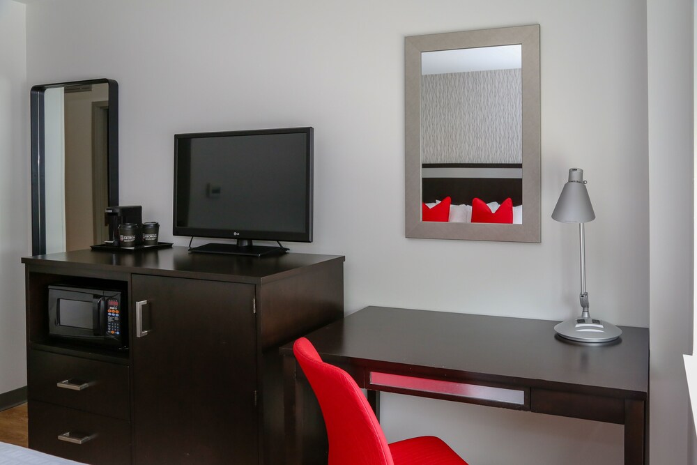 The University of Georgia Center for Continuing Education & Hotel - photo 32