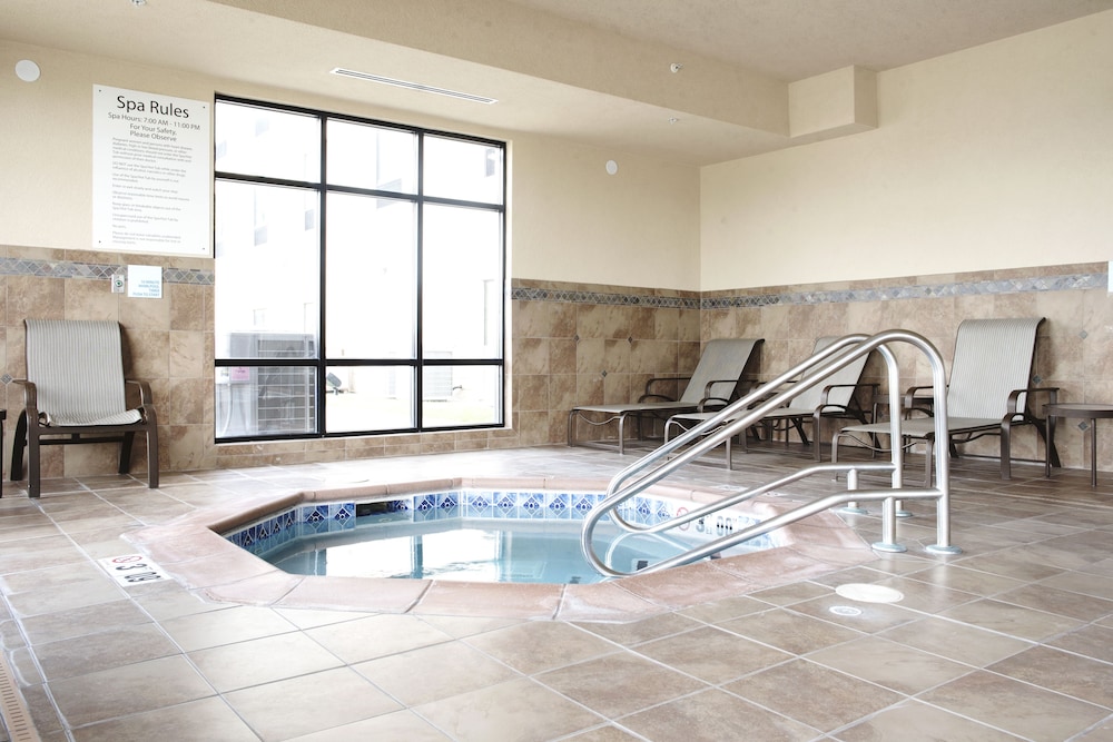 Holiday Inn Express and Suites Urbandale by IHG - photo 25