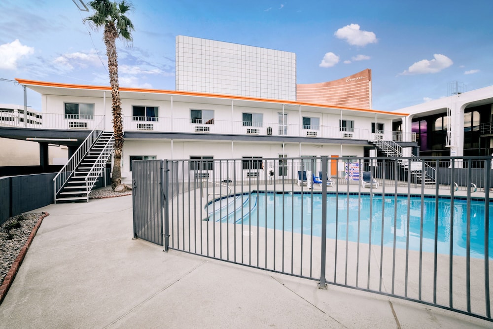 Siegel Select LV Strip Convention Center - photo 17