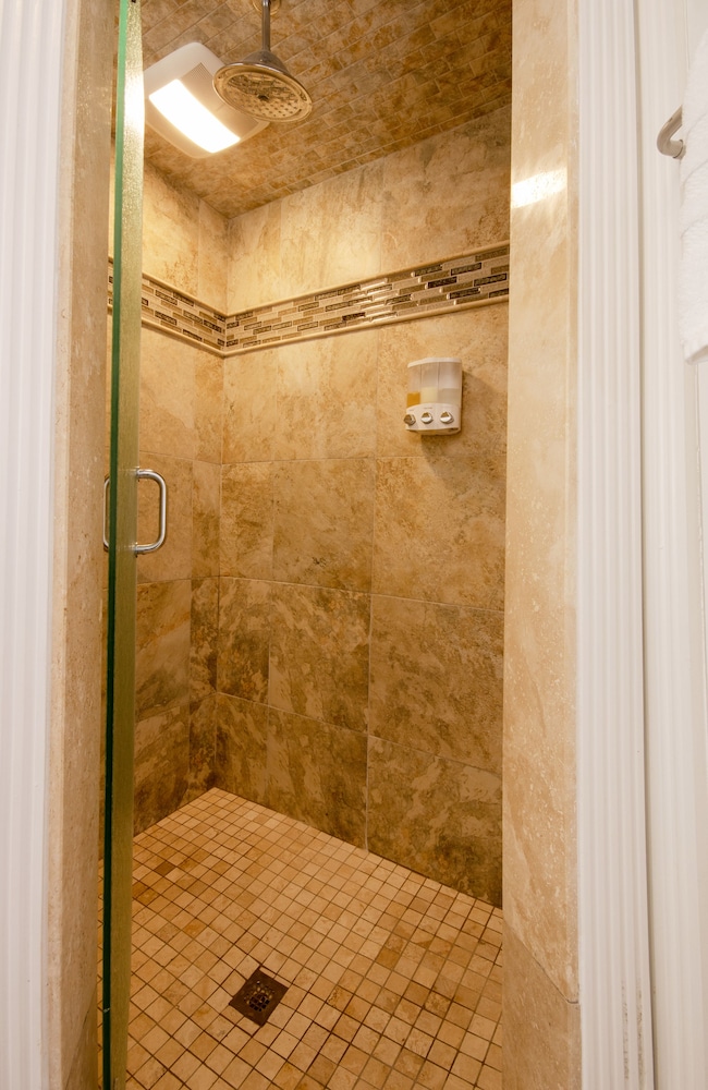 Inn on Charlotte Boutique Hotel - photo 28