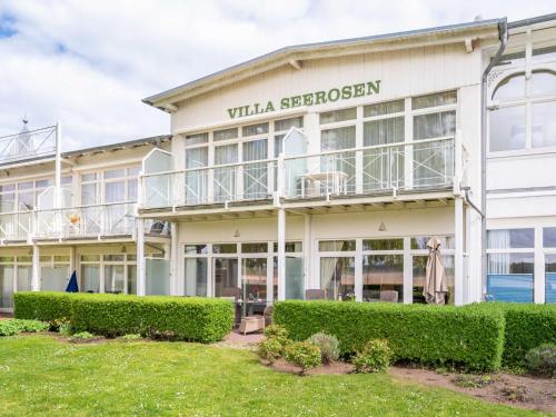 Villa Seerosen Appartement Seeblick — 4-Star Luxury Hotel in Ostseebad Binz, Germany