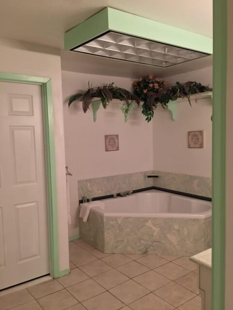 Ranch House Inn and Suites - photo 37