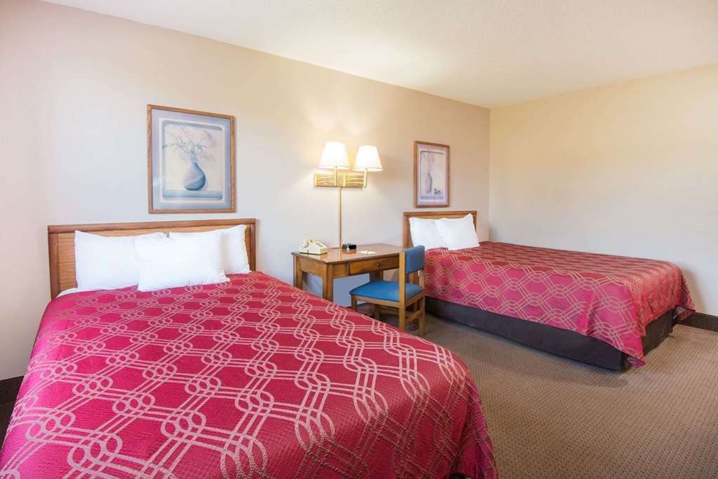 Super 8 by Wyndham Abilene KS - photo 9