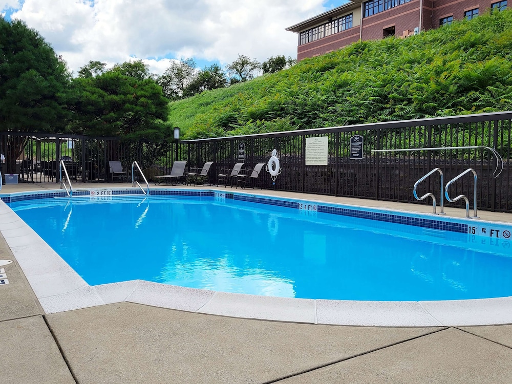 Hampton Inn Greensburg - photo 22