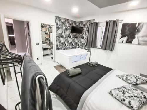 Charming House in Noto Jacuzzi — 4-Star Luxury Hotel in Noto, Italy