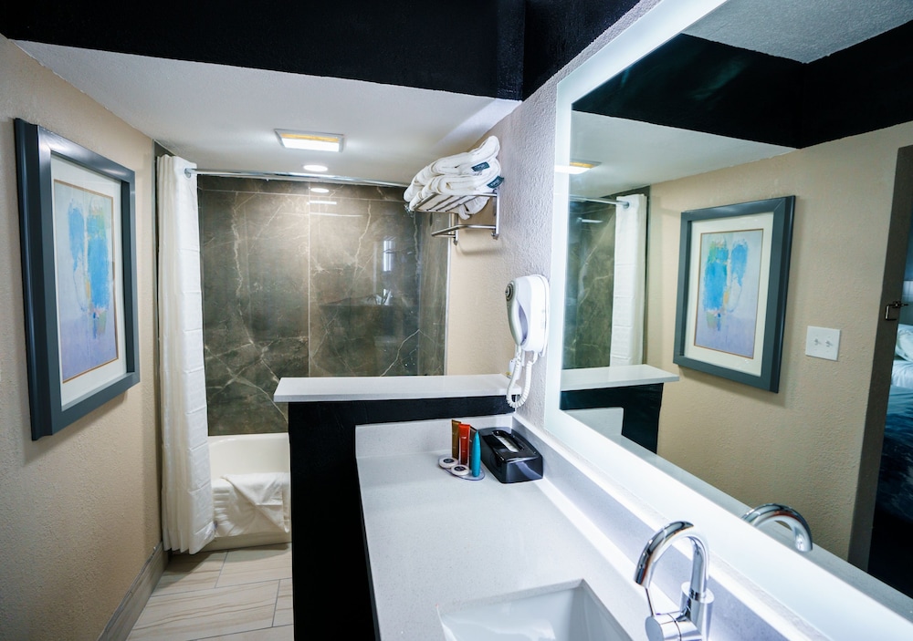 Lx Hotel Powered by ACW Circle - photo 56