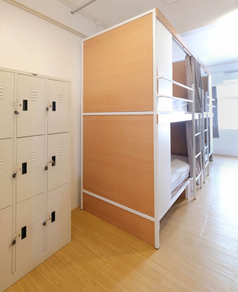 Simple to Sleep Hostel