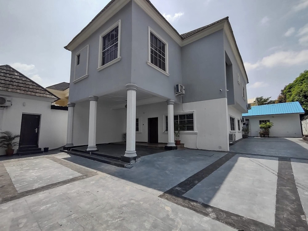 Metrohills Business Suites — 4-Star Luxury Hotel in Abuja, Nigeria