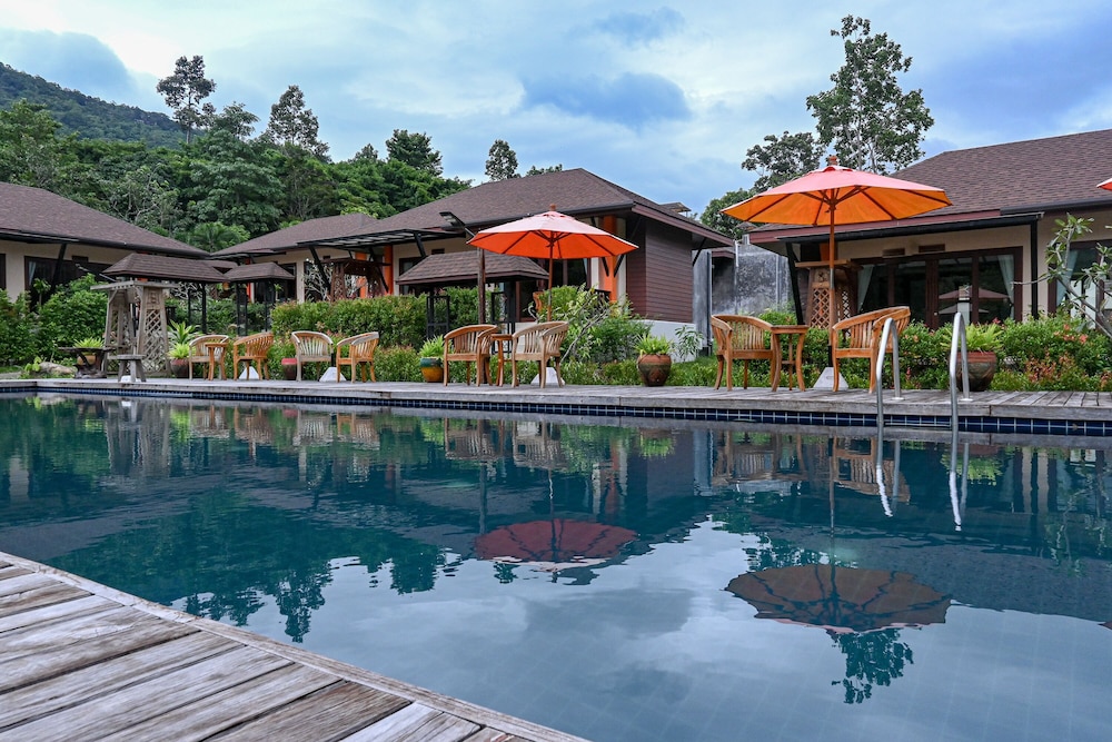 Cascade Tara - carbon neutral hotel in Koh Samui