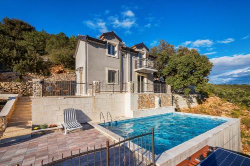 Holiday home Beyla — 4-Star Luxury Hotel in Pucisca, Croatia