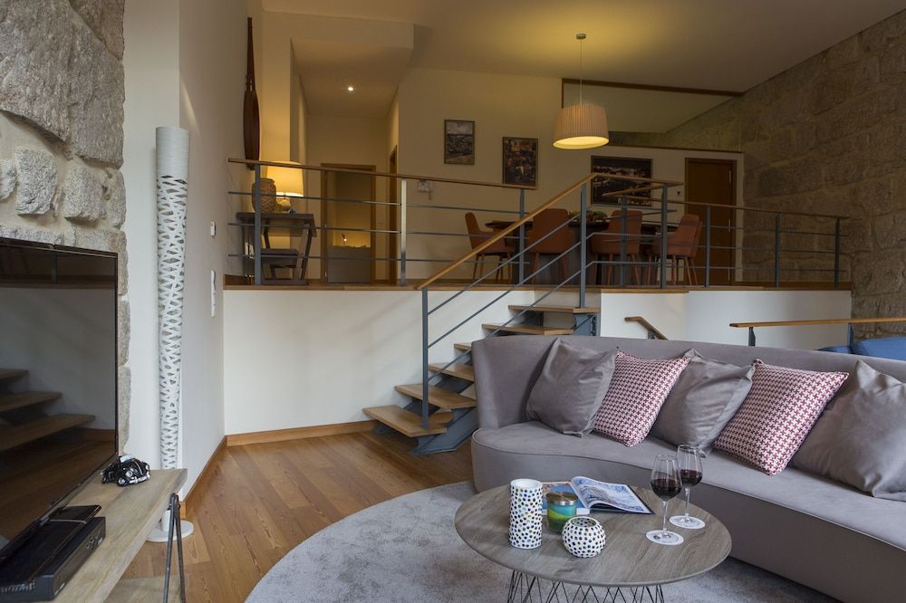 Mouzinhos Place by Una — 4-Star Luxury Hotel in Porto, Portugal