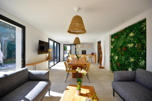 Maisons Du Domaine De La Pointe — 4-Star Luxury Hotel in Saint-Pierre-Quiberon, France