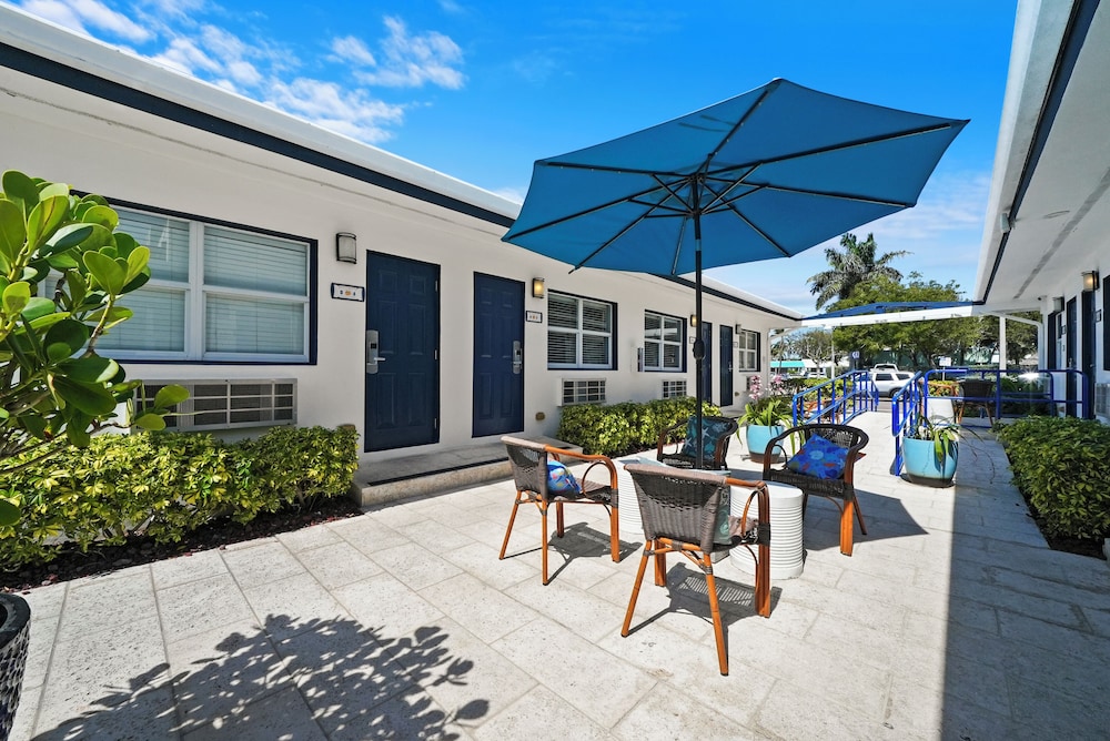 Hollywood Beach Suites - photo 43