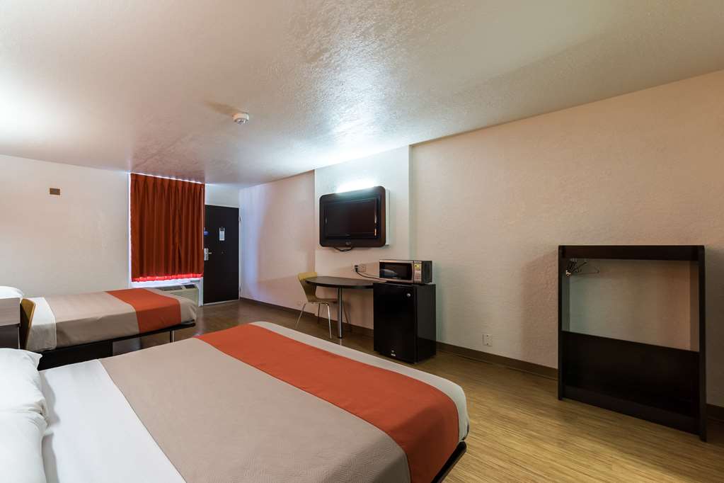 Motel 6 Uvalde TX - photo 15