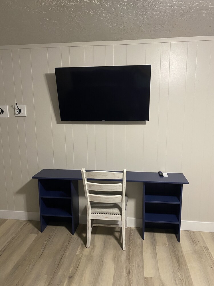 CB&M Executive Suites - photo 8