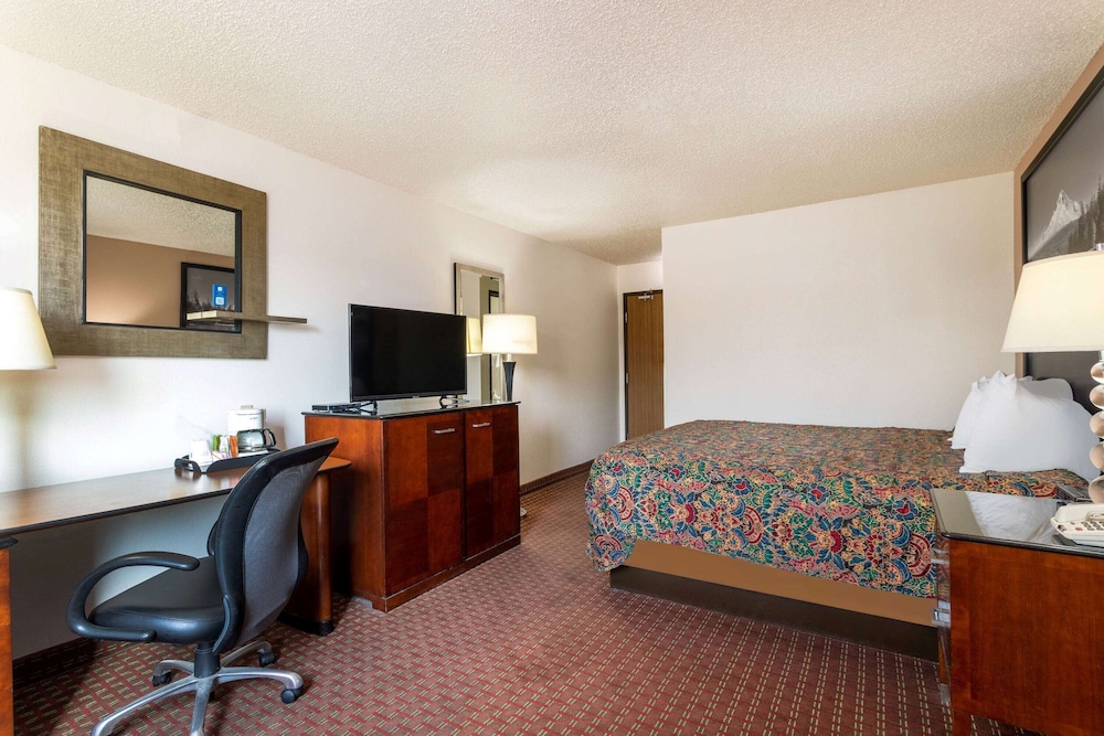 Super 8 by Wyndham Pendleton - photo 27
