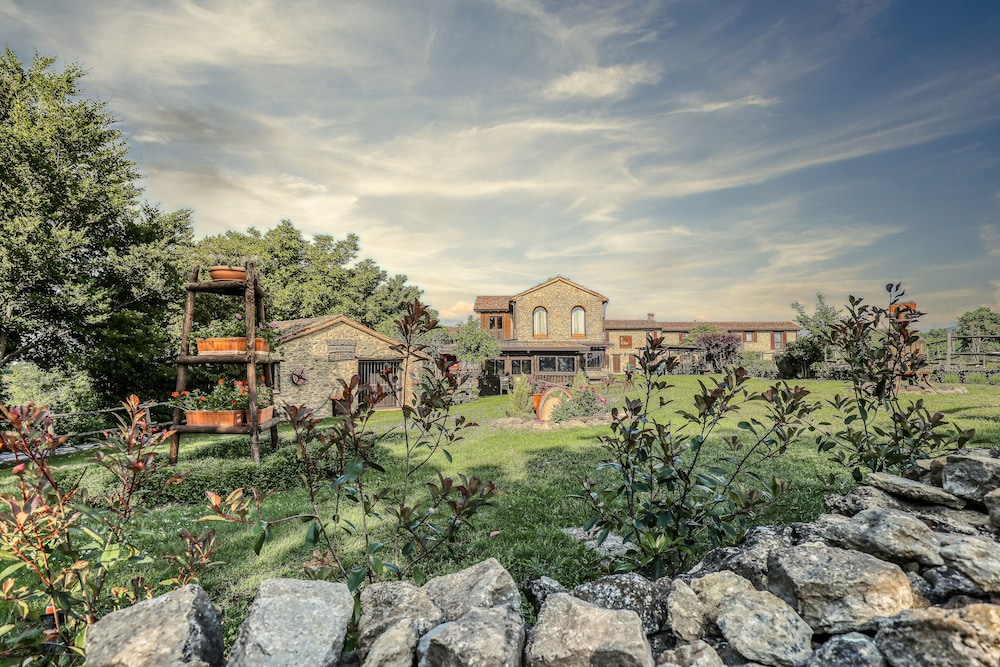 Cà del Monte Resort - carbon neutral hotel in Cecima
