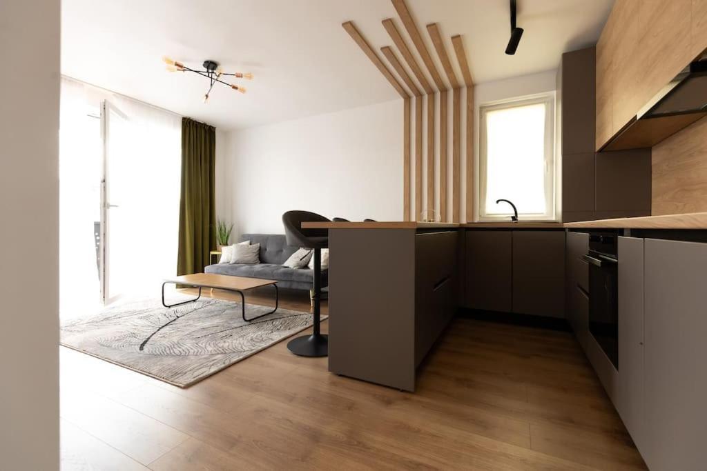 Nest Inn Emerald Apartment — 4-Star Luxury Hotel in Baia Mare, Romania