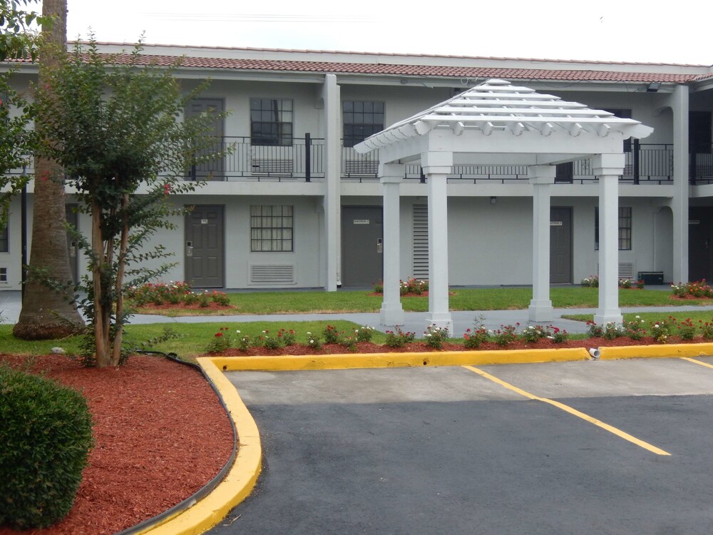 Studio 6 Houston TX Intercontinental Airport South - photo 23