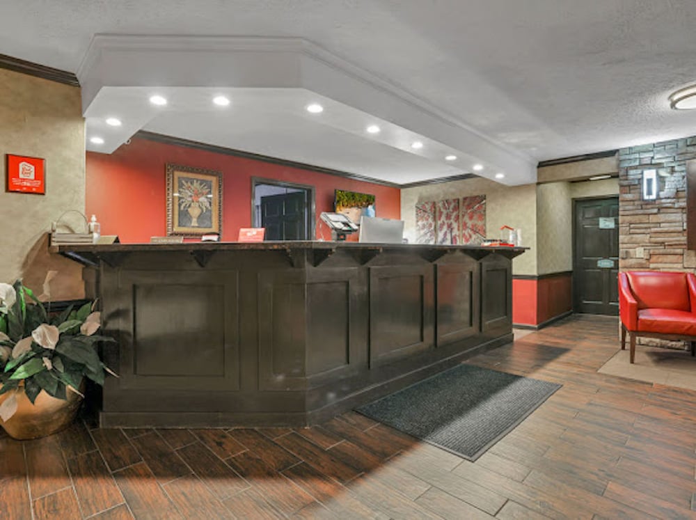 Red Roof Inn Uhrichsville - photo 3