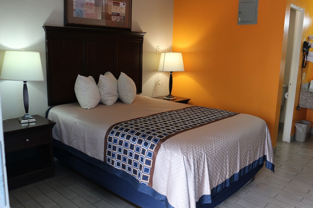 LoneStar Inn - photo 5