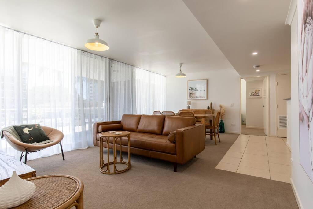 'Sage' at The Crest Spacious ground floor apartment — 4-Star Luxury Hotel in Forster, Australia