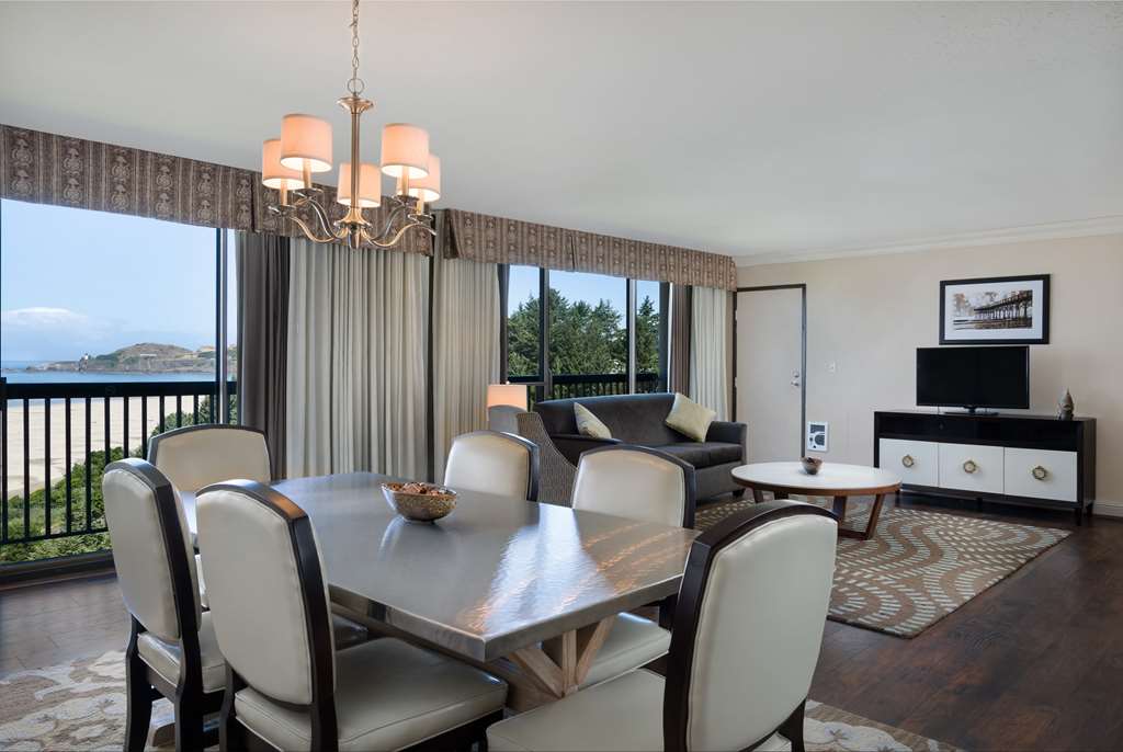 Best Western Plus Agate Beach Inn - photo 12