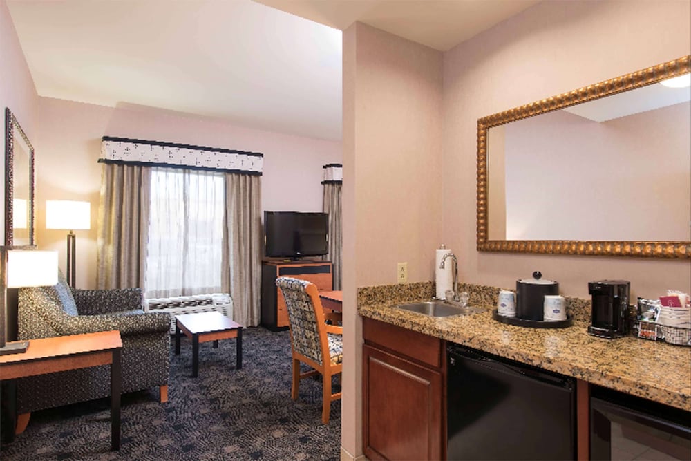 Hampton Inn and Suites Indianapolis Fishers - photo 17