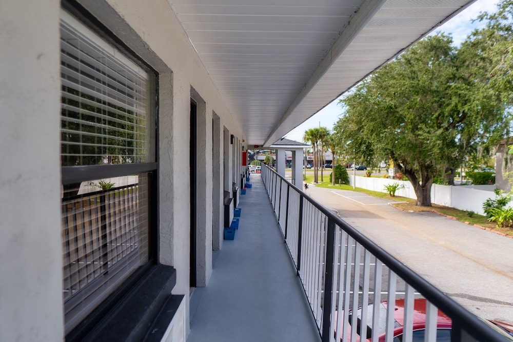 Sunshine Inn - photo 33