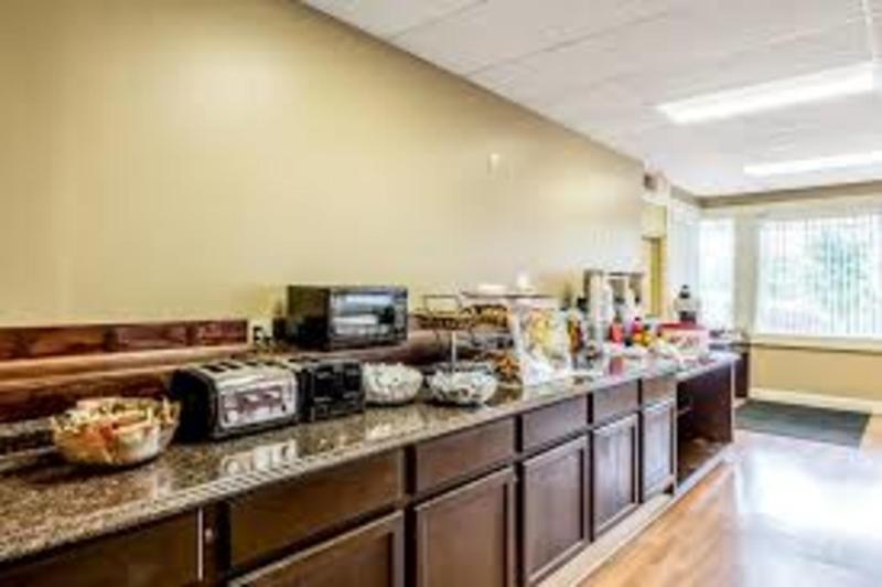 Days Inn by Wyndham Muskegon - photo 91