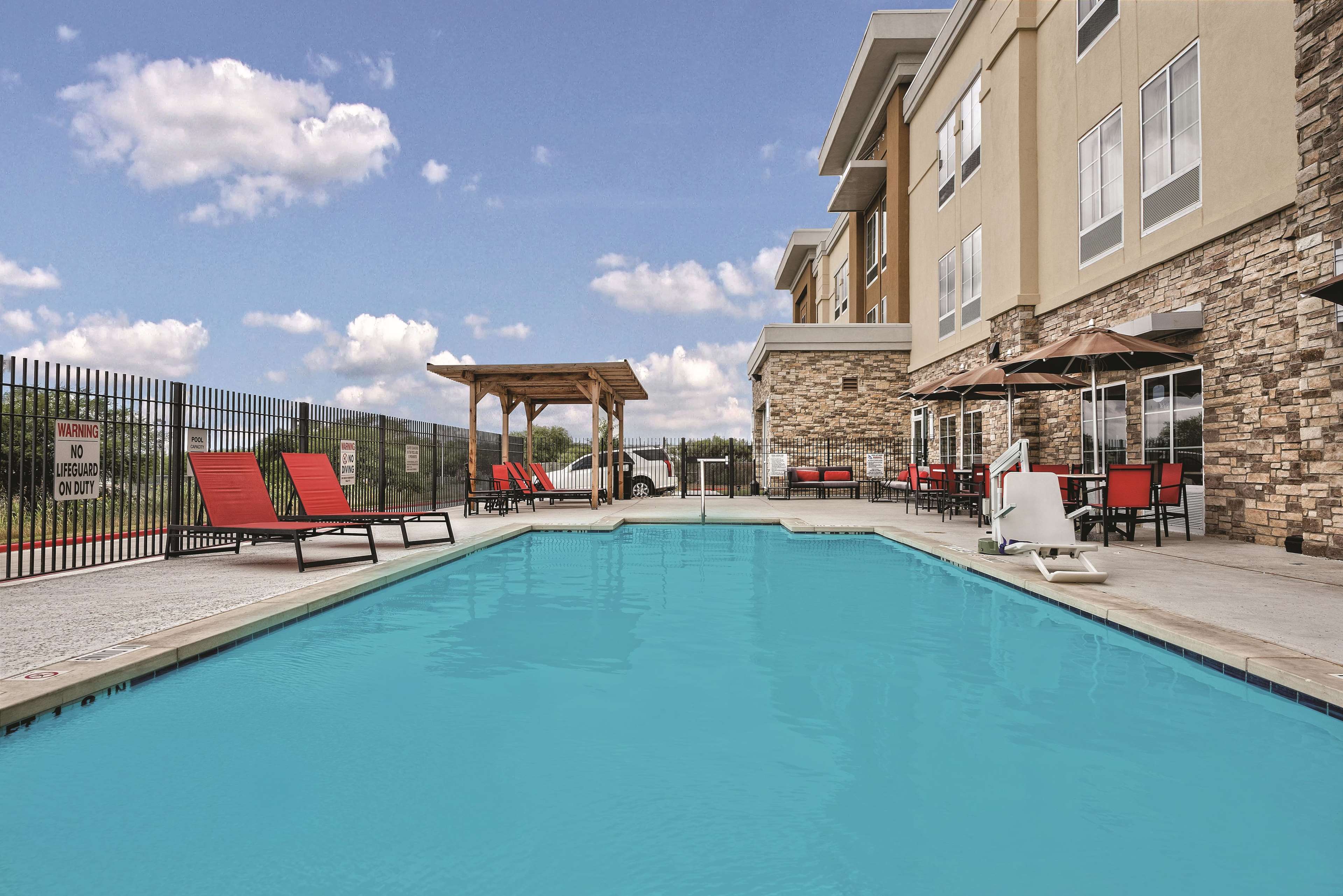 La Quinta by Wyndham San Antonio by Frost Bank Center - photo 7