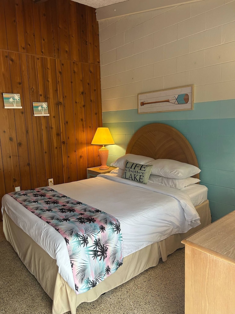 Tropical Resort & Marina on Lake Beresford - photo 9