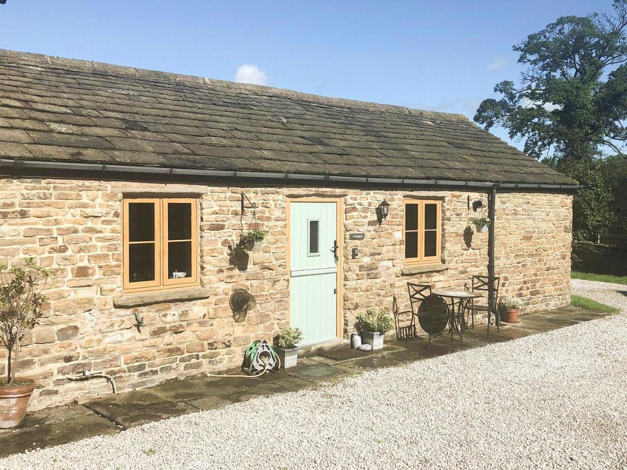 The Old Cow Shed — 4-Star Luxury Hotel in Chesterfield, United Kingdom