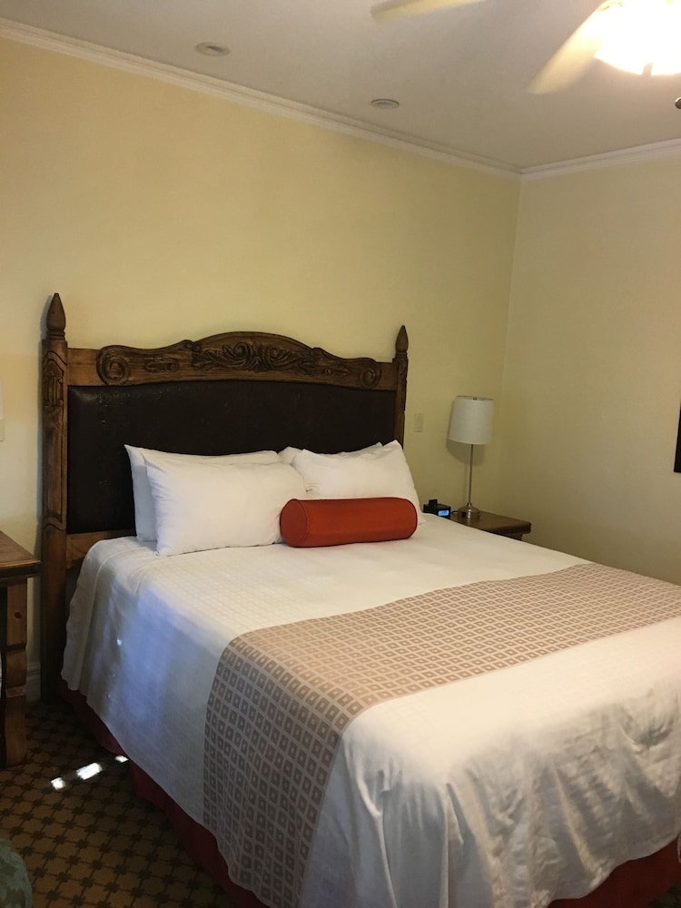 The Eagle Inn - photo 35