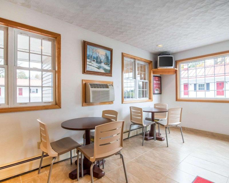 Econo Lodge Saint Albans - photo 43