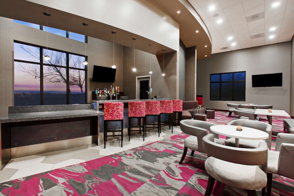 Hampton Inn & Suites Oakland Airport Alameda - photo 2